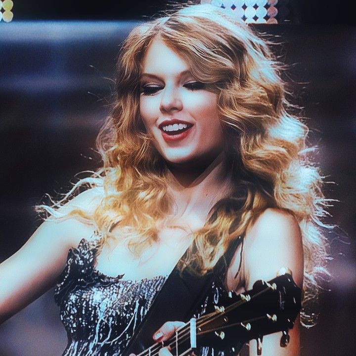 Taylor Swift PFP